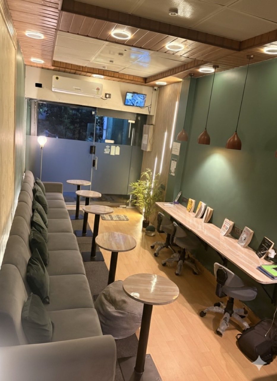 SpaceIvy lounge and coworking desk area