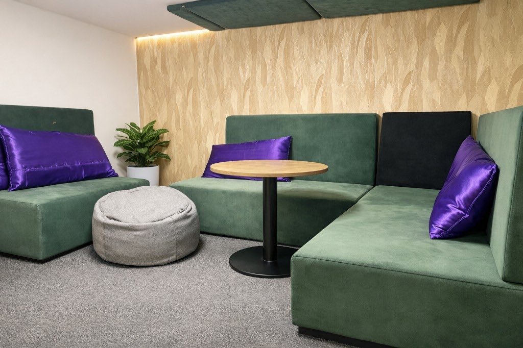 Meeting room and seating area at SpaceIvy